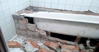 Демонтаж ванны в Дзержинском от Мастер24 — быстро, недорого, вывоз старой ванны от 1023 руб.